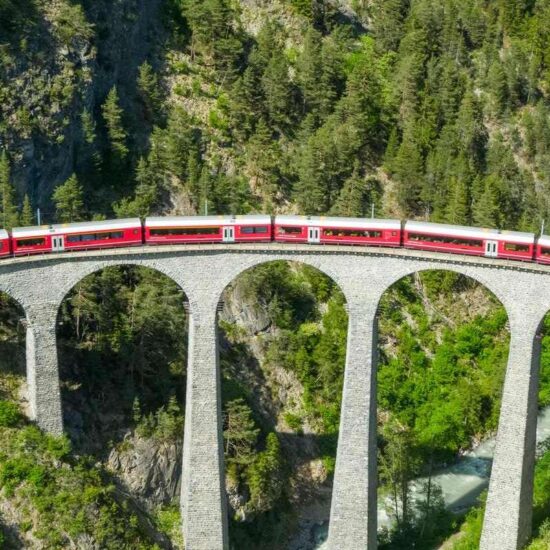 15 Σιδηροδρομικά Ταξίδια που Αξίζει να Ζήσεις το 2026
