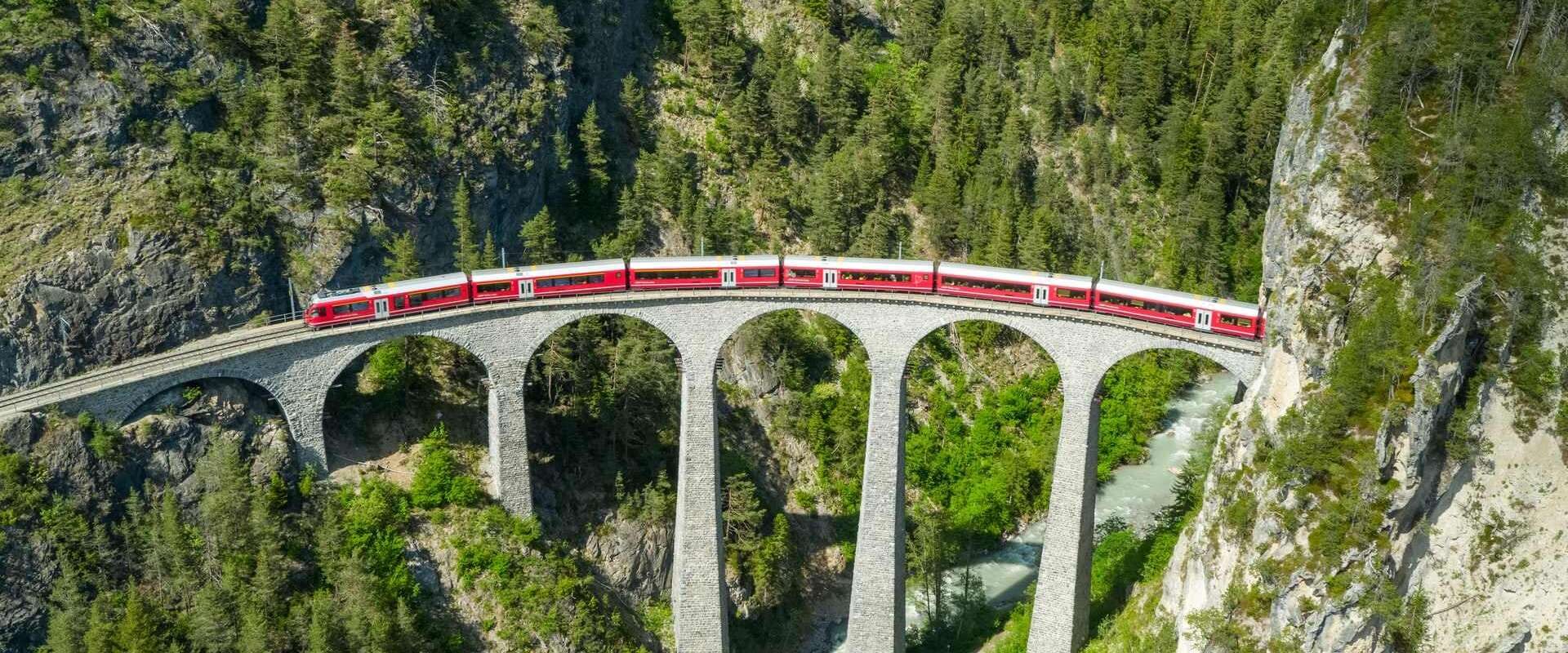 15 Σιδηροδρομικά Ταξίδια που Αξίζει να Ζήσεις το 2026