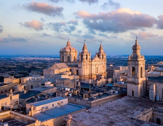 Μάλτα με το νησί Γκόζο και το χωριό του Ποπάυ Νοέμβριος-Μάρτιος