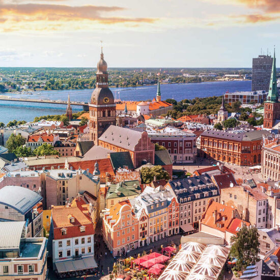 9 Εύκολοι & Μαγεμένοι Προορισμοί για First‑Time Travelers