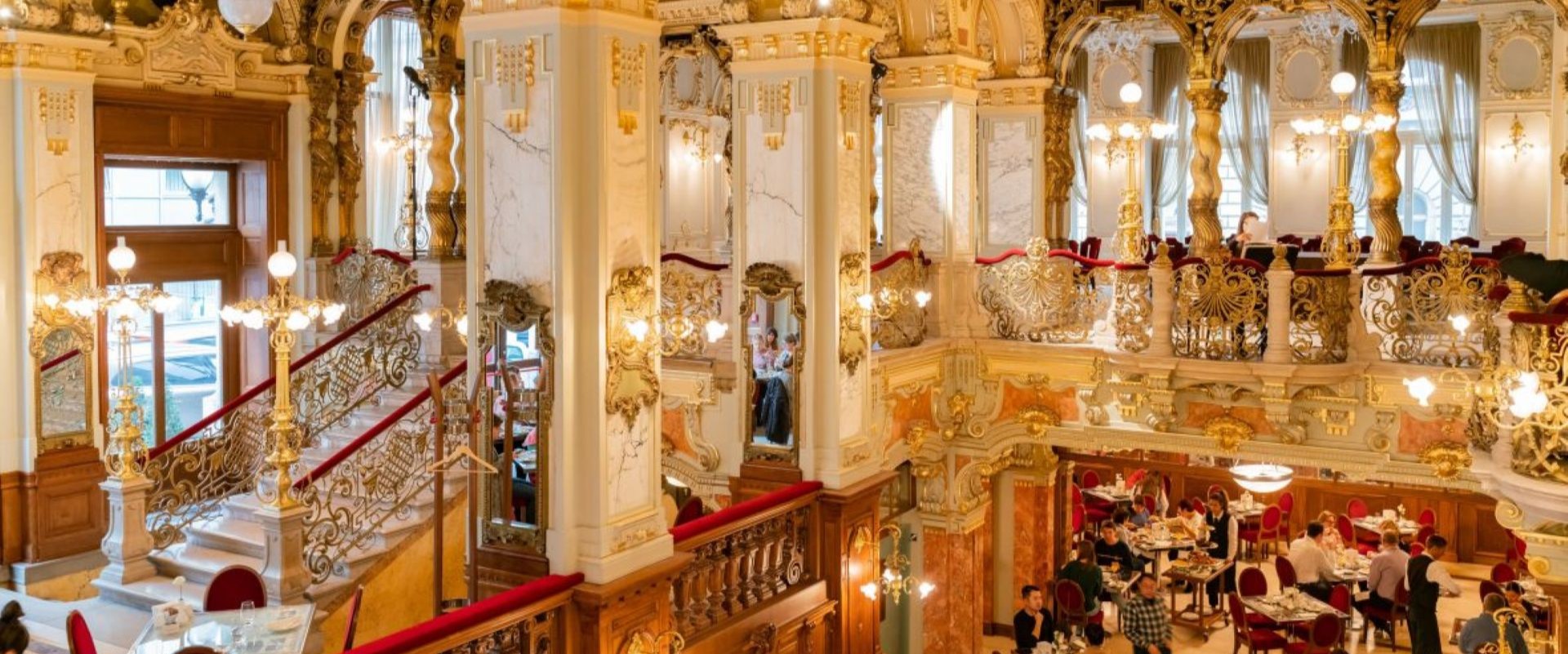 Το New York Café της Βουδαπέστης: ένας ζωντανός μύθος πολυτέλειας, τέχνης και ιστορίας