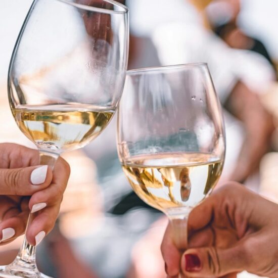 Ταξίδι στο Ποτήρι: Οι πιο μαγευτικοί προορισμοί οινικού τουρισμού στην Ευρώπη