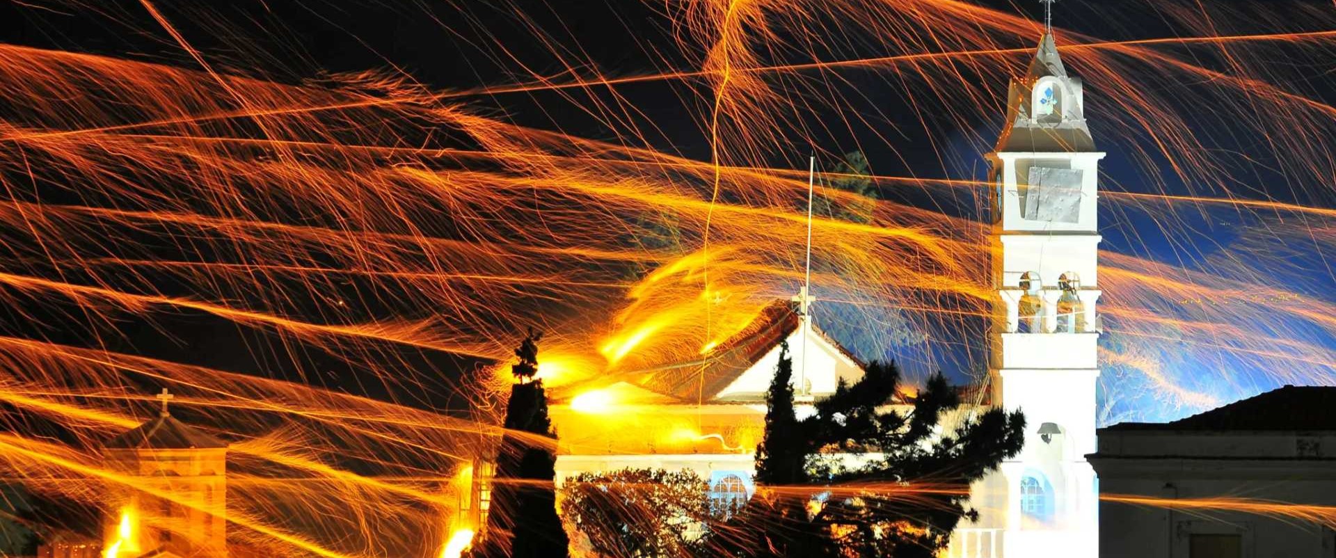 Πάσχα στη Χίο: Εκεί που η Παράδοση Γίνεται Θέαμα