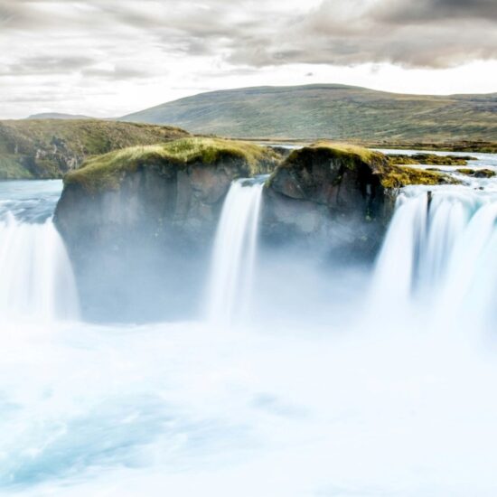 Η Ισλανδία των στοιχείων: καταρράκτες, παγετώνες και η γεύση της γης